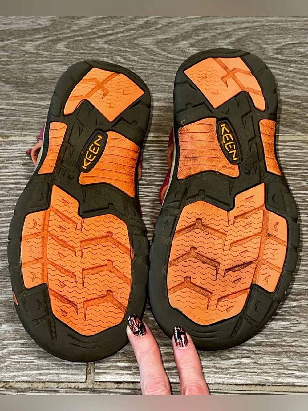 Keen Kids Newport H2 Waterproof Closed Toe Youth Sz 2 Very Berry Sandals Shoes